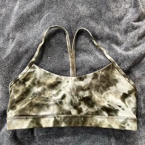 Lululemon Flow Y Nulu Bra 
Diamond Dye Light Sage Army Green Dark Olive